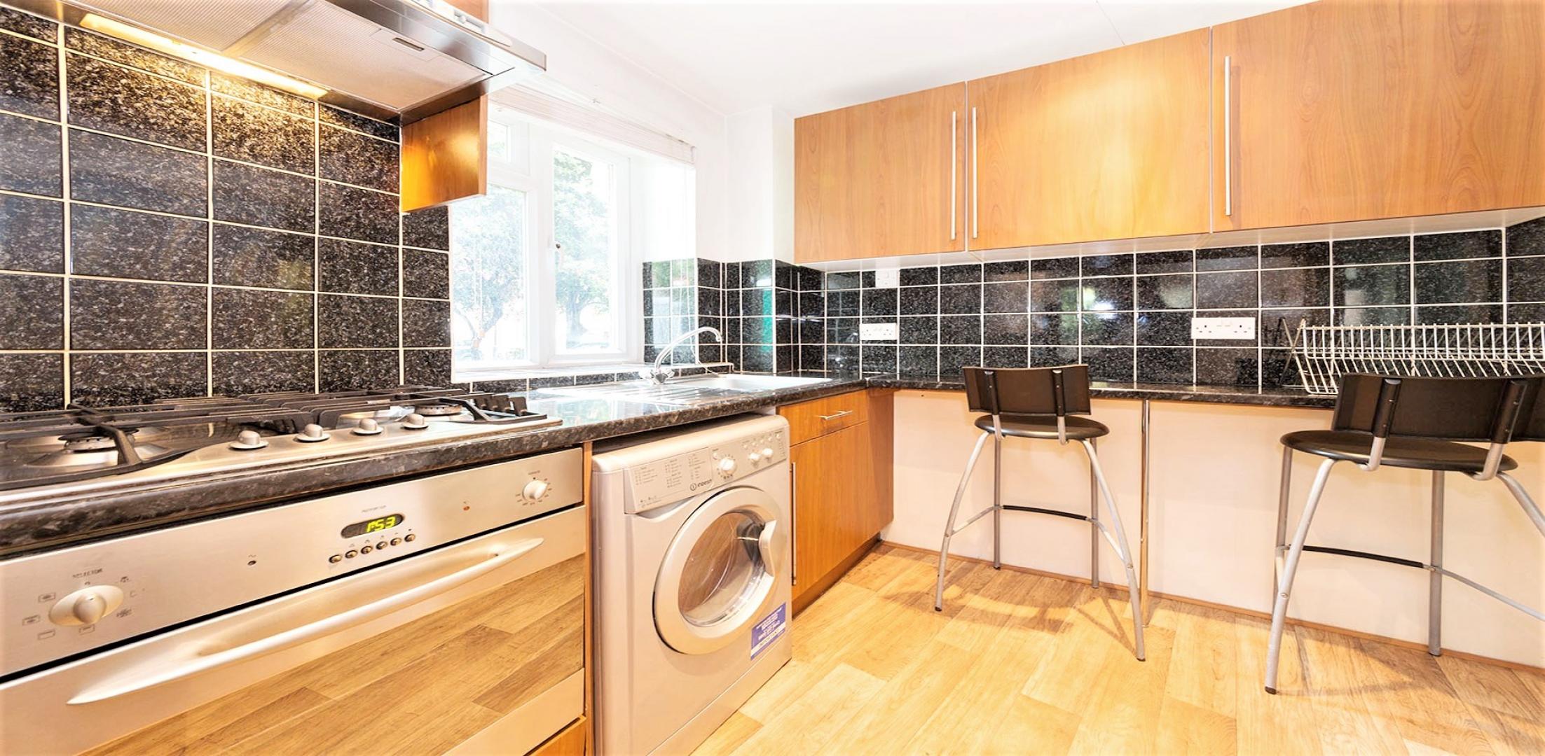 			2 Bedroom, 1 bath, 1 reception Flat			 Mapesbury Road, Brondesbury 